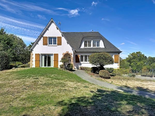 Maison 4 chambres - SAINT-PIERRE-LA-COUR - 140m²
