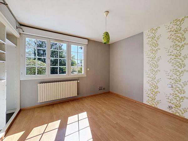 Maison 4 chambres - SAINT-PIERRE-LA-COUR - 140m²