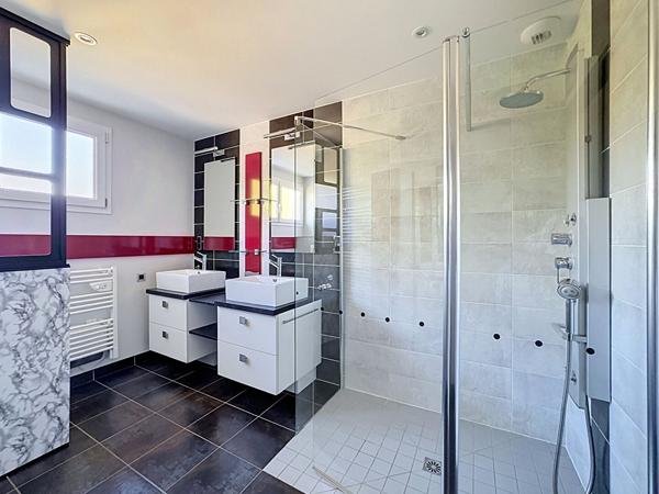 Maison 4 chambres - SAINT-PIERRE-LA-COUR - 140m²