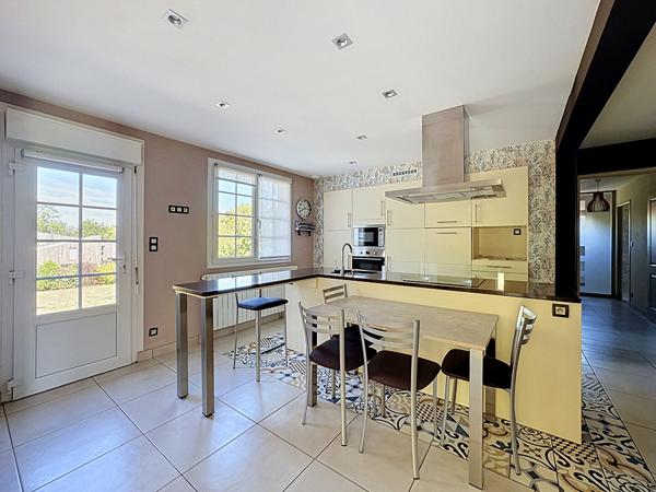 Maison 4 chambres - SAINT-PIERRE-LA-COUR - 140m²