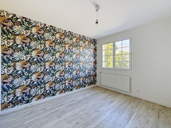 Maison 4 chambres - SAINT-PIERRE-LA-COUR - 140m²