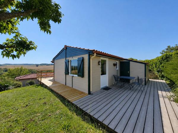 Chalet avec grande terrasse + terrain dans un parc de loisir résidentiel à 8 minutes de AUCH.