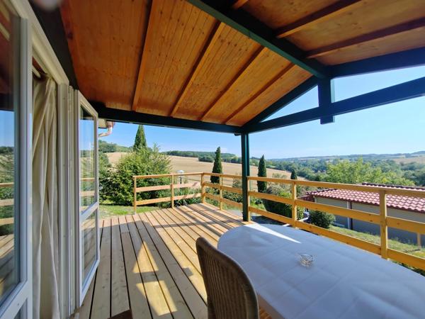 Chalet avec grande terrasse + terrain dans un parc de loisir résidentiel à 8 minutes de AUCH.