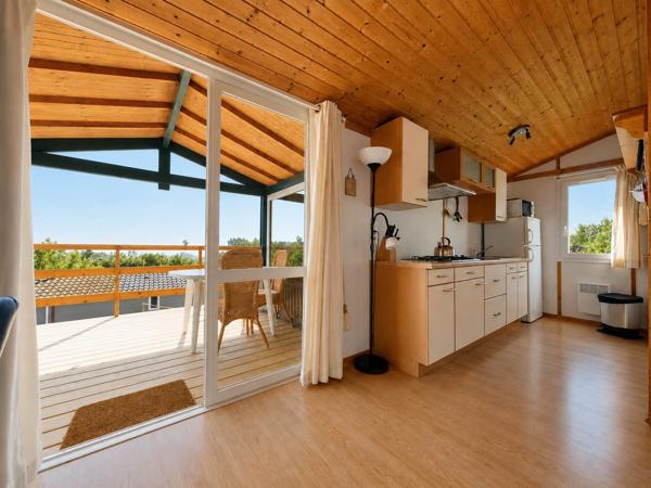 Chalet avec grande terrasse + terrain dans un parc de loisir résidentiel à 8 minutes de AUCH.