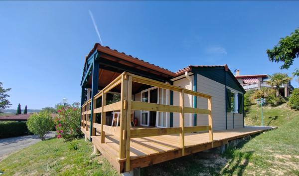 Chalet avec grande terrasse + terrain dans un parc de loisir résidentiel à 8 minutes de AUCH.