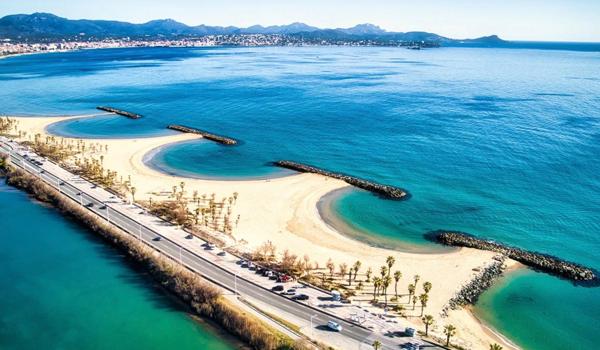 Saint Aygulf, appartement deux pièces 51m² centre-ville.