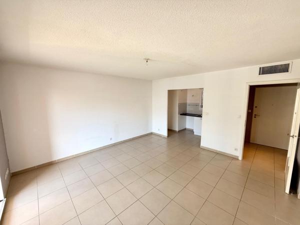 Saint Aygulf, appartement deux pièces 51m² centre-ville.