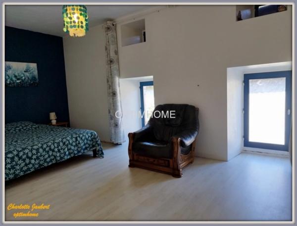 2 maisons en pierre + dépendances