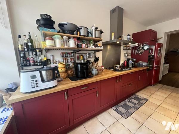 L'ILE BOUCHARD Centre village : Agréable maison de 6 chambres avec point d'eau privatif 
