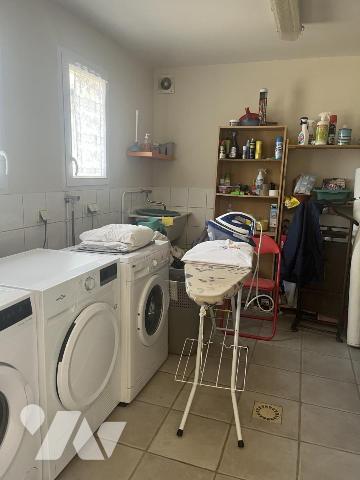 L'ILE BOUCHARD Centre village : Agréable maison de 6 chambres avec point d'eau privatif 