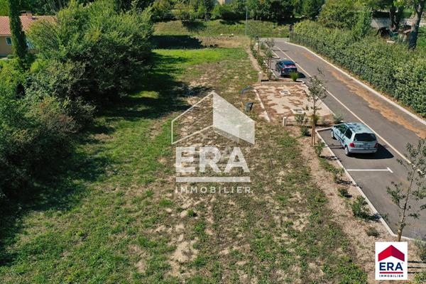 Magnifique terrain constructible de 424 m² situé à Pernes-les-Fontaines.