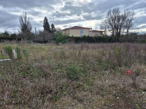 Terrain constructible de 436 m2, viabilisé, petit lotissement de 4 lots, proche Coulée Verte