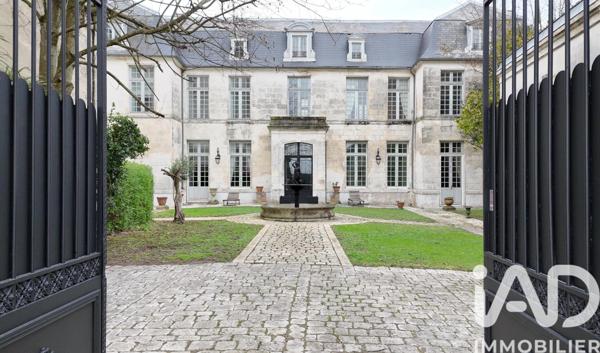 Maison à vendre 10 pièces 495 m² Angoulême