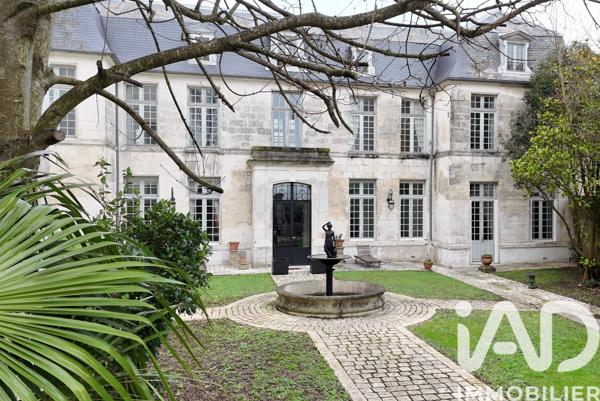 Maison à vendre 10 pièces 495 m² Angoulême