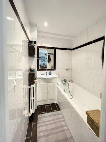 Secteur Bécon/Appt 2 pièces/Petite copropriété /Bon agencement