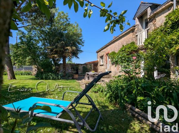 Maison 8 pièces de 190 m² à Saint-Étienne-de-Montluc (44360)