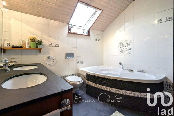 Maison 8 pièces de 190 m² à Saint-Étienne-de-Montluc (44360)