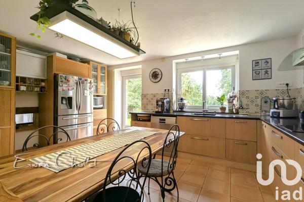 Maison 8 pièces de 190 m² à Saint-Étienne-de-Montluc (44360)