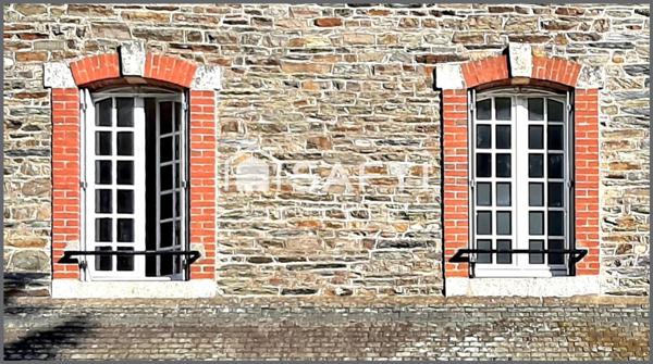 Maison de ville en schiste et brique à rénover