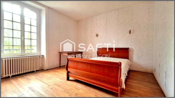 Maison de ville en schiste et brique à rénover