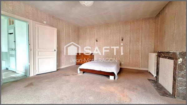 Maison de ville en schiste et brique à rénover