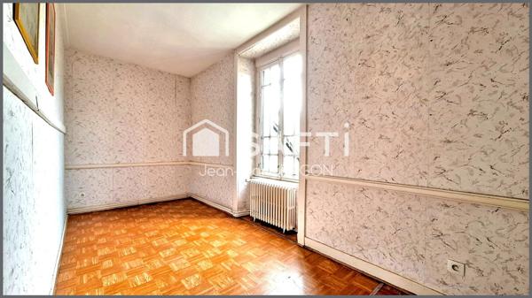 Maison de ville en schiste et brique à rénover