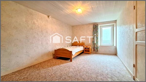 Maison de ville en schiste et brique à rénover