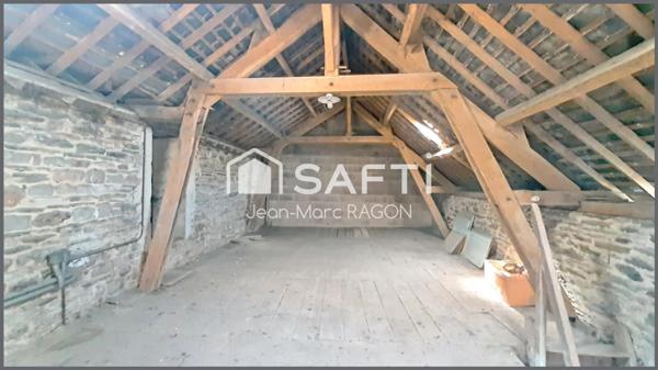 Maison de ville en schiste et brique à rénover