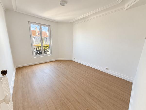 HYPER CENTRE VILLE - NUE Loyer 1 300 €/mois charges comprises **  - Référence  2111