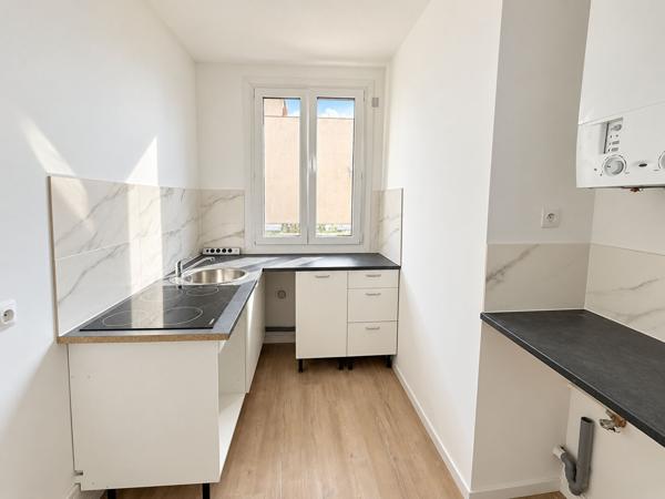 HYPER CENTRE VILLE - NUE Loyer 1 300 €/mois charges comprises **  - Référence  2111