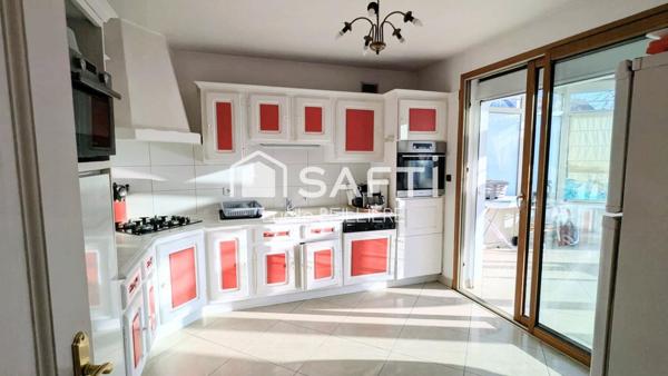 A Chelles (77500) Maison de 221 m²,  8 pièces  5 chambres  Terrain 700 m²