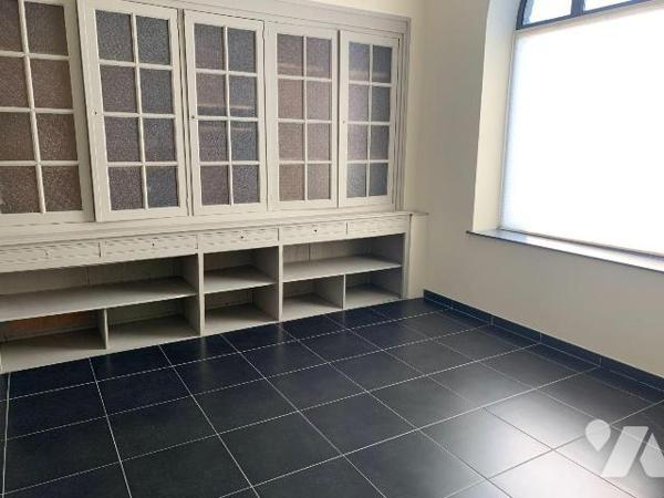 A VENDRE A BAILLEUL dans le Nord (59) : IMMEUBLE A USAGE PROFESSIONNEL, Secteur GARE - COMPLETE...