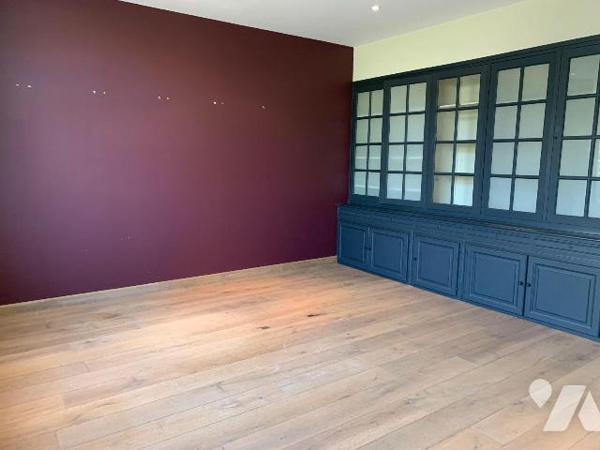 A VENDRE A BAILLEUL dans le Nord (59) : IMMEUBLE A USAGE PROFESSIONNEL, Secteur GARE - COMPLETE...