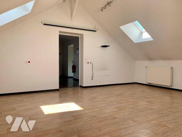 A VENDRE A BAILLEUL dans le Nord (59) : IMMEUBLE A USAGE PROFESSIONNEL, Secteur GARE - COMPLETE...