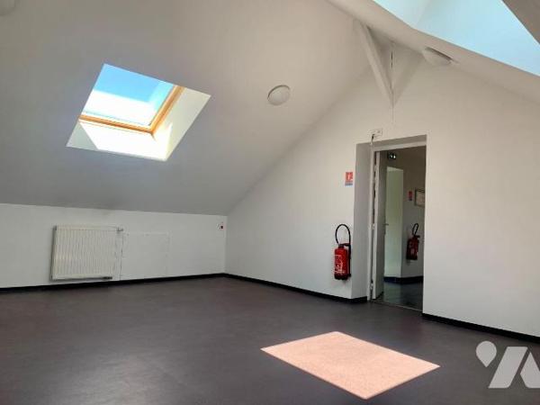 A VENDRE A BAILLEUL dans le Nord (59) : IMMEUBLE A USAGE PROFESSIONNEL, Secteur GARE - COMPLETE...