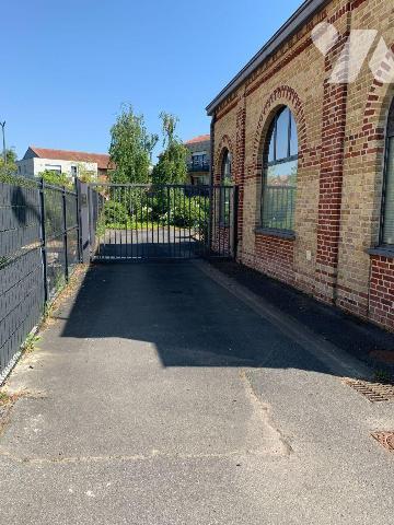 A VENDRE A BAILLEUL dans le Nord (59) : IMMEUBLE A USAGE PROFESSIONNEL, Secteur GARE - COMPLETE...
