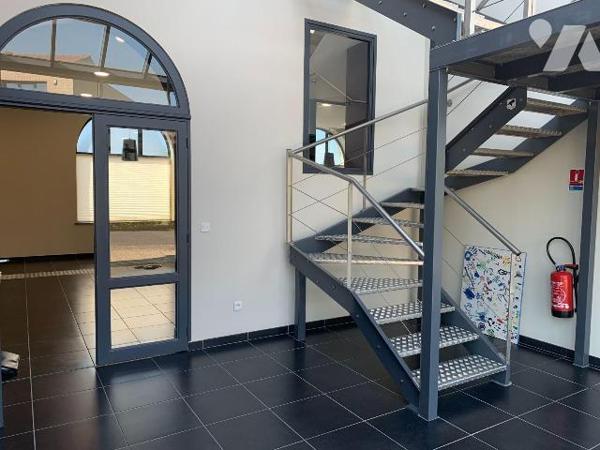 A VENDRE A BAILLEUL dans le Nord (59) : IMMEUBLE A USAGE PROFESSIONNEL, Secteur GARE - COMPLETE...