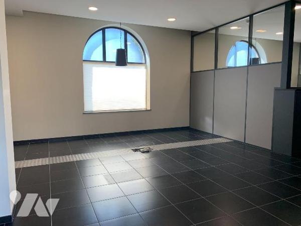 A VENDRE A BAILLEUL dans le Nord (59) : IMMEUBLE A USAGE PROFESSIONNEL, Secteur GARE - COMPLETE...