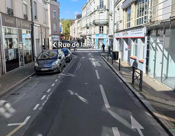 49100 ANGERS LOCAL COMMERCIAL AVEC VITRINE - HYPER CENTRE VILLE