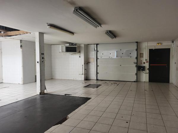Local Commercial 855m² – Beaucouze