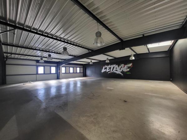 Local Commercial 855m² – Beaucouze