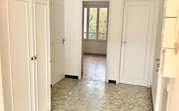 Appartement à louer    3 pièces • 54,65 m2 Paris 20