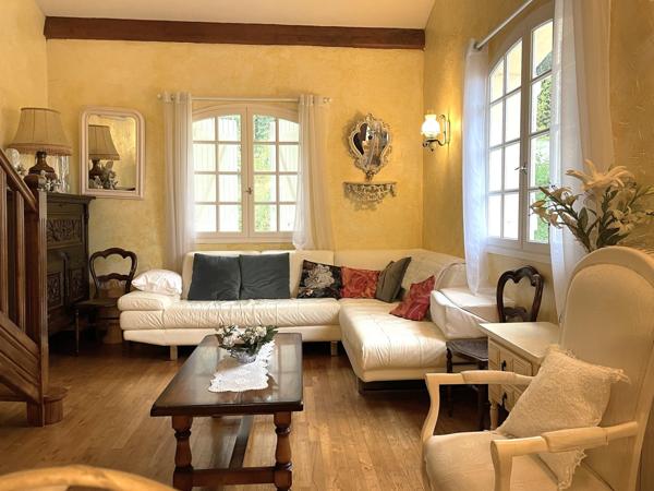 Grande maison T6 plain-pied sur demi sous-sol