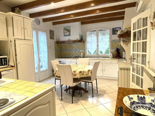 Grande maison T6 plain-pied sur demi sous-sol