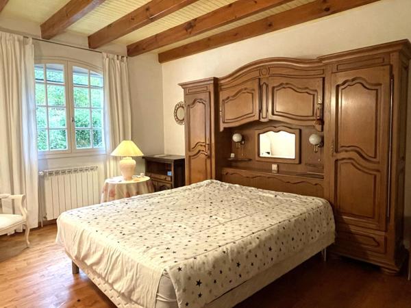 Grande maison T6 plain-pied sur demi sous-sol