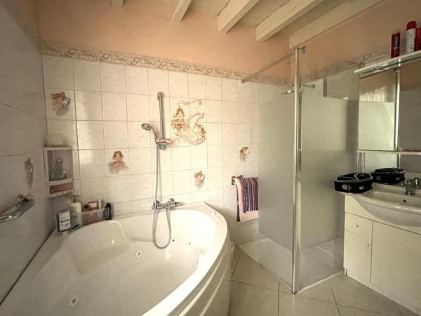 Grande maison T6 plain-pied sur demi sous-sol