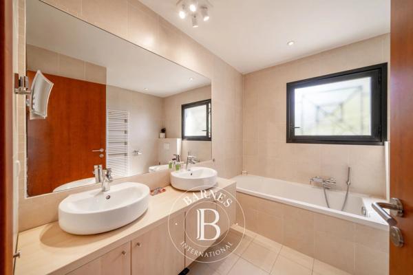 Mandelieu-la-Napoule, Villa 4 Chambres -  203 m² à vendre