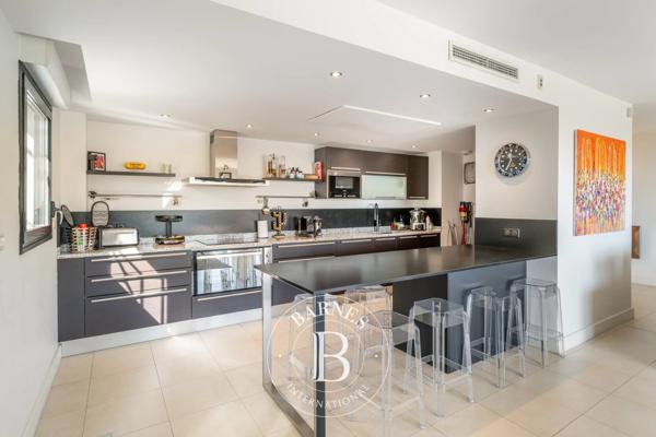 Mandelieu-la-Napoule, Villa 4 Chambres -  203 m² à vendre