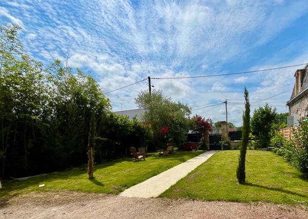 Sainte Livrade sur Lot, cette résidence de 12 logements a été entièrement rénovée (appartements de standing, parties communes) avec une finition de grande qualité. Cet appartement T2 de m² a un séjour avec cuisine équipée, salle d'eau avec WC et une pi , Sainte livrade sur lot