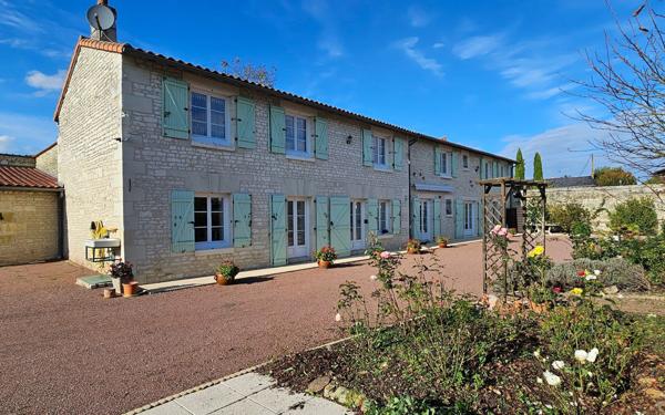 Maison à vendre    7 pièces •  La Roche-Rigault